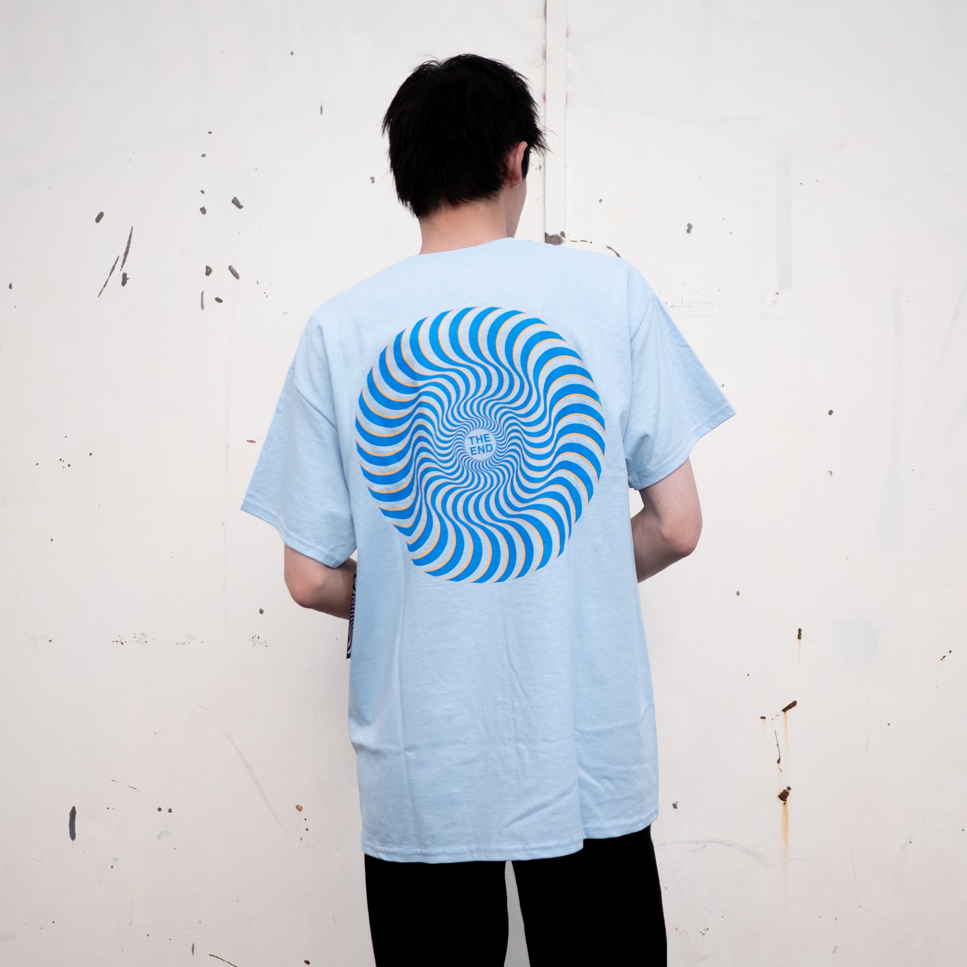 Spitfire(スピットファイアー)のアパレル TEE CLASSIC SWIRL OVERLAY M/L/XLの着用時/後ろ