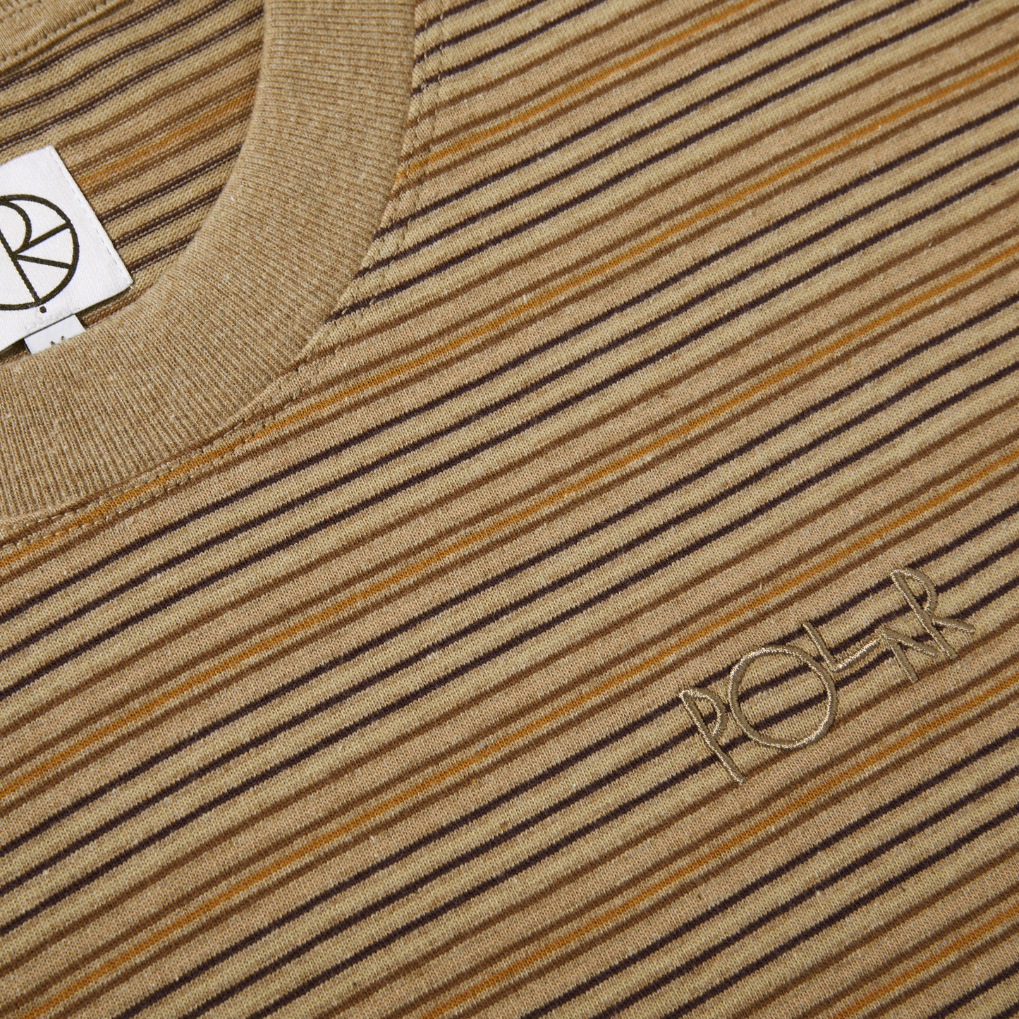 Polar Skate Co.(ポーラー スケートボード カンパニー)のアパレル Stripe Surf Tee Camel M/L/XLのロゴ拡大