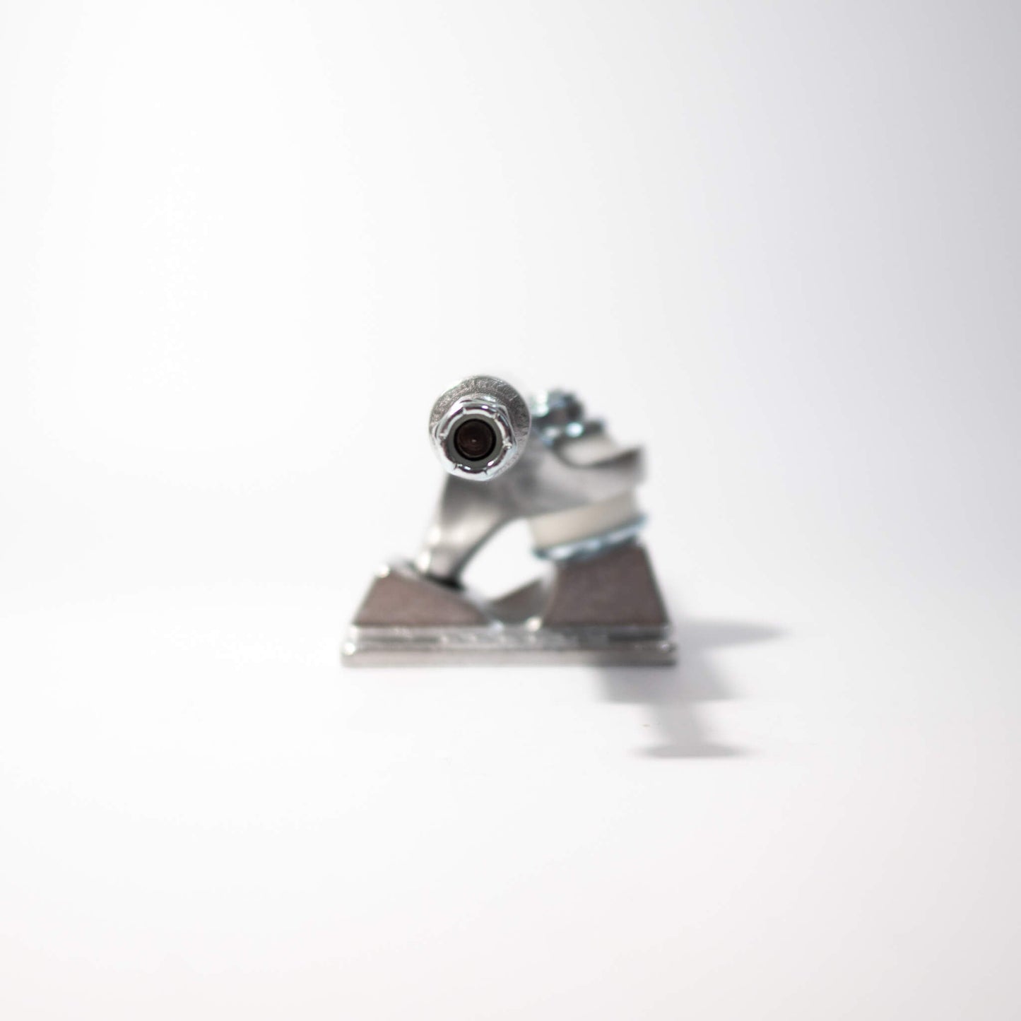 ACE TRUCKS（エース）のトラック CLASSIC 22/33/44 Hiの側面