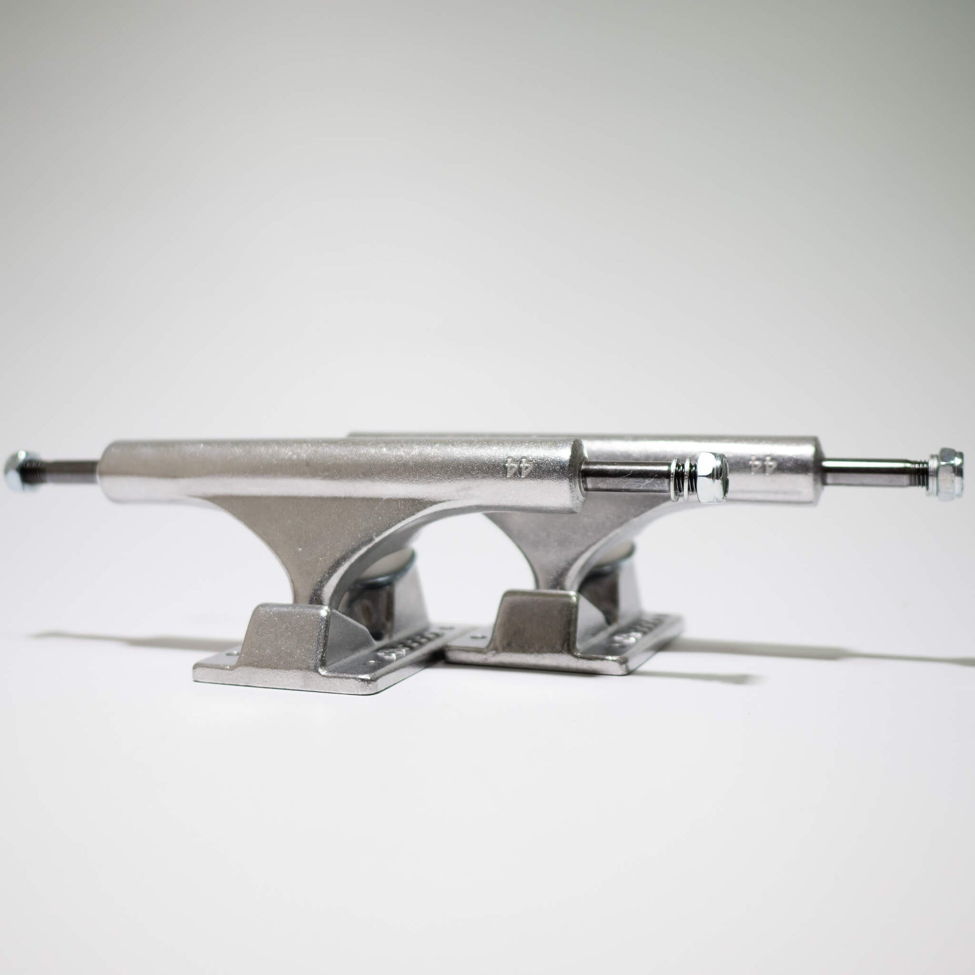 ACE TRUCKS（エース）のトラック CLASSIC 22/33/44 Hiのセット