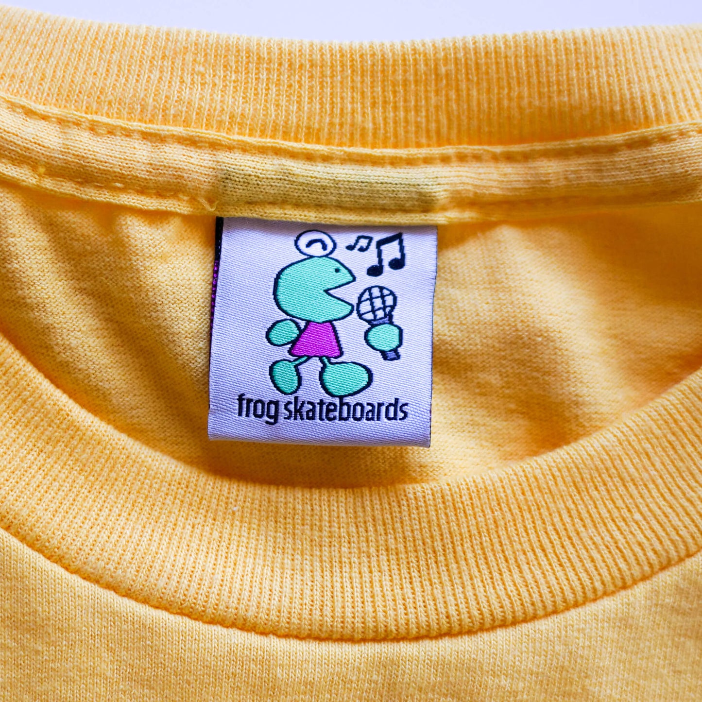FROG SKATEBOARDS（フロッグ スケートボード）のアパレル GIRL BOSSES TEE YELLOWのタグ