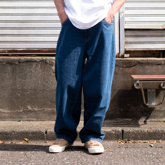 Polar Skate Co.（ポーラー スケートボード カンパニー）のアパレル Big Boy（ビッグボーイ） Jeans Dark Blueの着用例