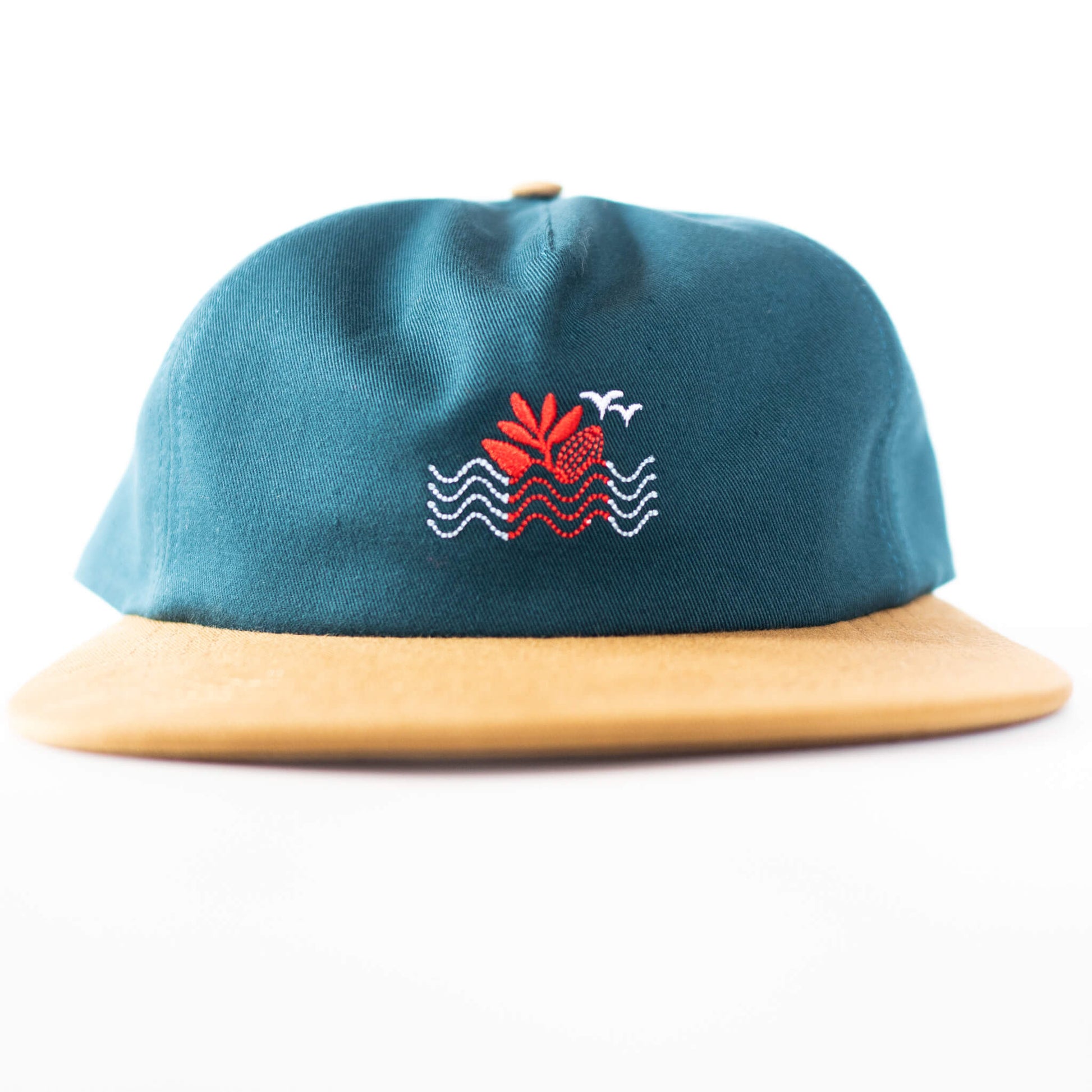 MAGENTA SKATEBOARDS（マゼンタ スケートボード）のキャップSUNSET SNAPBACK HAT OCEAN BLUEの前面