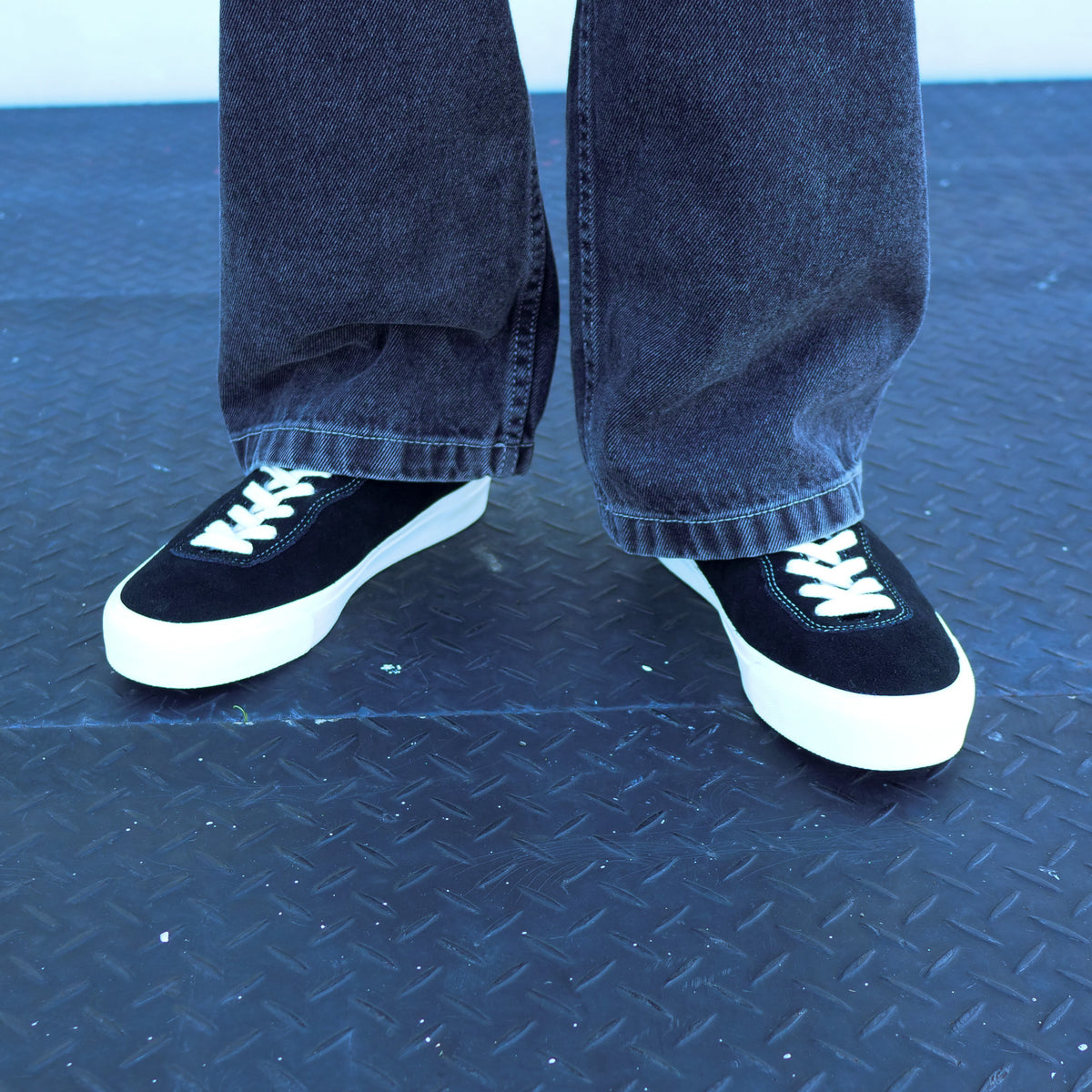 Last Resort AB（ラストリゾート エービー） VM001 SUEDE LO BLACK/WHITE