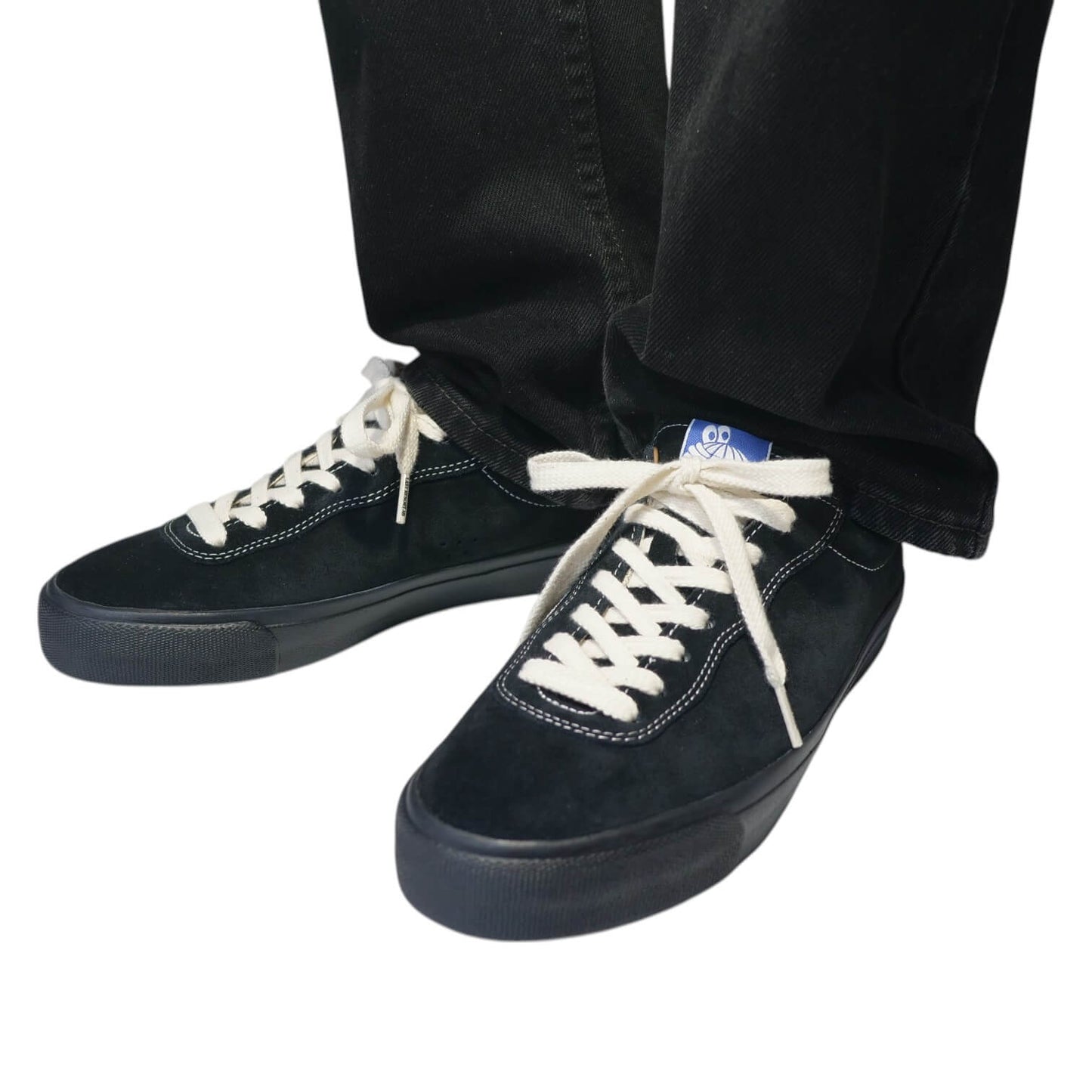 Last Resort AB（ラストリゾート エービー） のシューズVM001 SUEDE LO BLACK/WHITE/BLACKの着用イメージ