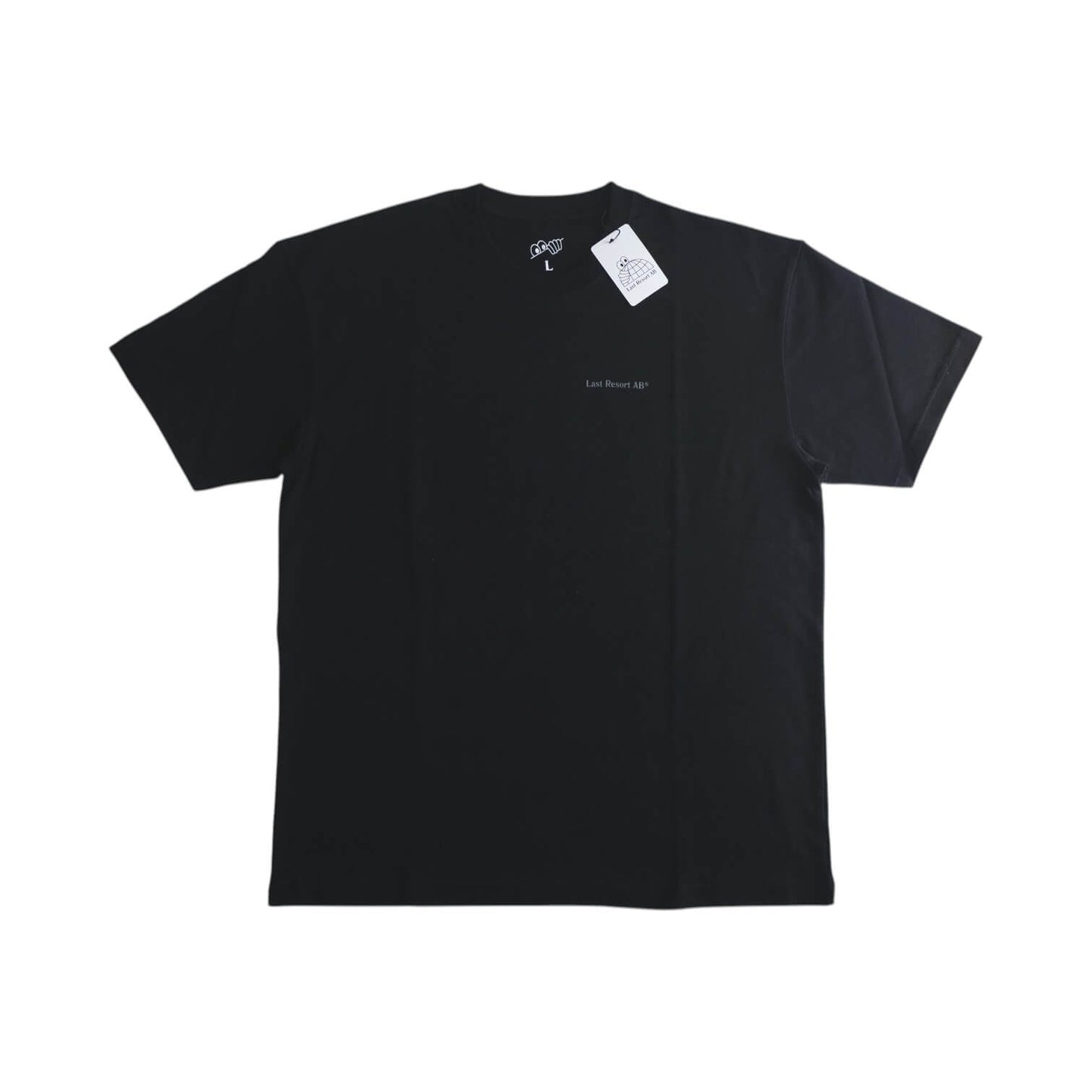 Last Resort AB（ラストリゾート エービー） のアパレルATLAS MONOGRAM TEE BLACK/GREYの前面
